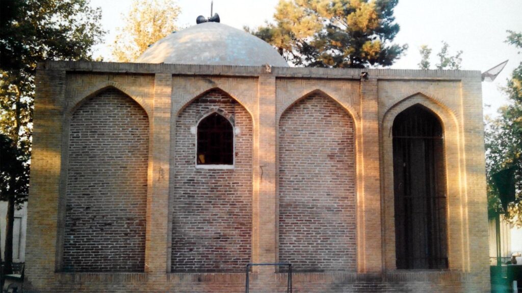 Tomb of Sheikh Tarashti in Habibollah district
